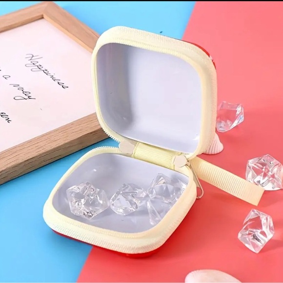 Hello Kitty Coin Wallet with Zipper Closure 2.7”x2.7” - Picture 2 of 2